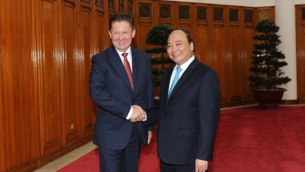 Thủ tướng Chính phủ Nguyễn Xuân Phúc và Chủ tịch điều hành Gazprom Alexey Miller - Sputnik Việt Nam