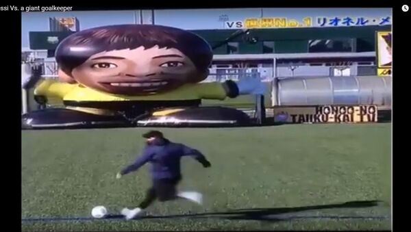 Messi đánh bại thủ môn robot khổng lồ - Sputnik Việt Nam