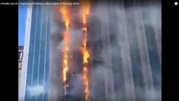 Cháy cao ốc tại Nam Kinh, Trung Quốc - Sputnik Việt Nam