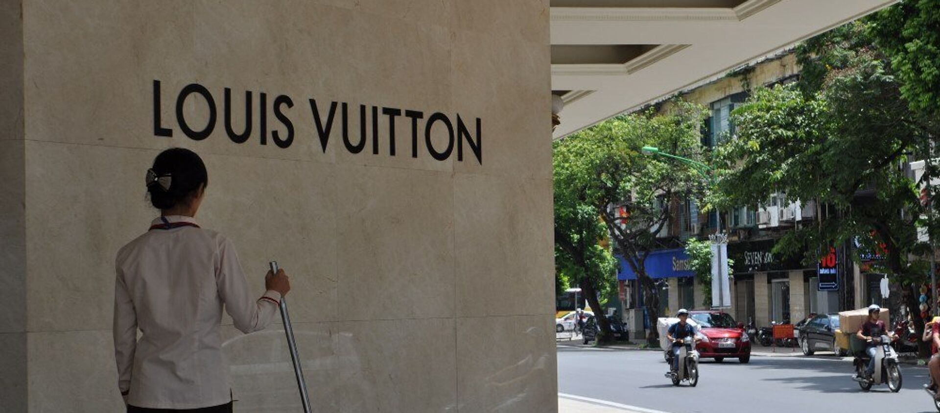 Một cửa hàng Louis Vuitton tại Việt Nam - Sputnik Việt Nam, 1920, 04.04.2021