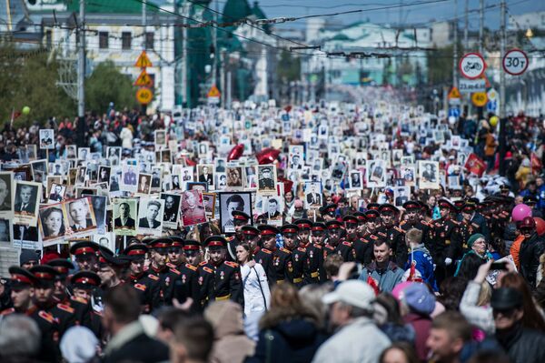 Cuộc diễu hành  Trung đoàn bất tử  tại Omsk - Sputnik Việt Nam