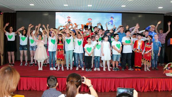 Quỹ từ thiện “Tiếng nói trái tim” đã tổ chức chương trình giao lưu ca nhạc “Vì một ngày mai” ở thủ đô Nga - Sputnik Việt Nam