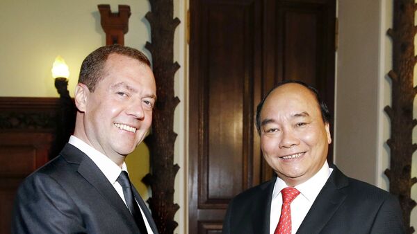 Thủ tướng Nga Dmitry Medvedev và Thủ tướng Việt Nam Nguyễn Xuân Phúc - Sputnik Việt Nam