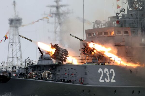 Diễn tập chuẩn bị cho diễu hành nhân ngày Hải quân Nga tại Baltiysk - Sputnik Việt Nam
