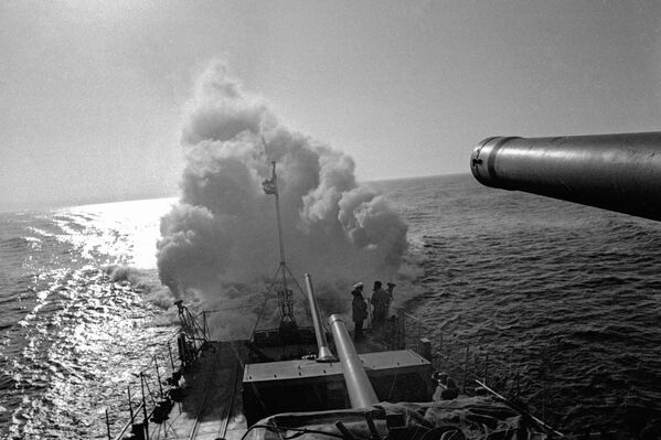 Tàu khu trục  hạm đội Baltic  tạo màn khói trên biển trong Chiến tranh Vệ quốc Vĩ đại - Sputnik Việt Nam