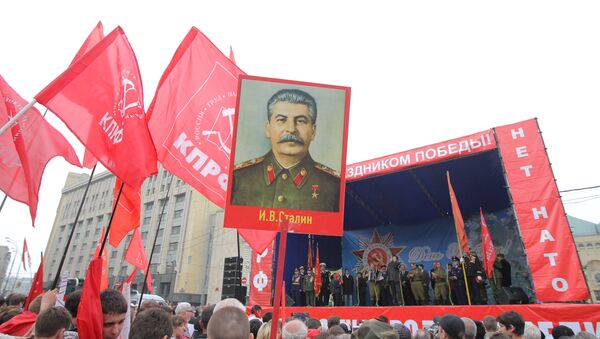 Đảng Cộng sản sử dụng hình ảnh Stalin trong chiến dịch tuyên truyền trước bầu cử - Sputnik Việt Nam