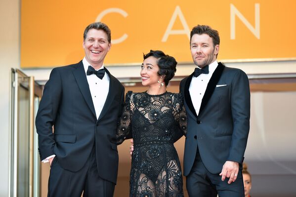 Đạo diễn  người Mỹ Jeff Nichols, nữ diễn viên người Ireland Ruth Negga và diễn viên người Úc Joel Edgerton trên thảm đỏ tại Liên hoan phim Cannes - Sputnik Việt Nam