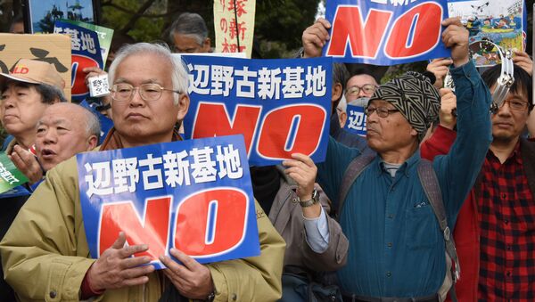 Dân Okinawa biểu tình trước căn cứ Mỹ phản đối vụ người phụ nữ Nhật Bản bị giết - Sputnik Việt Nam
