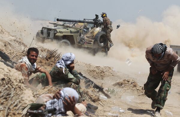 Lực lượng thân Chính phủ Iraq trong cuộc đối đầu với các chiến binh IS - Sputnik Việt Nam