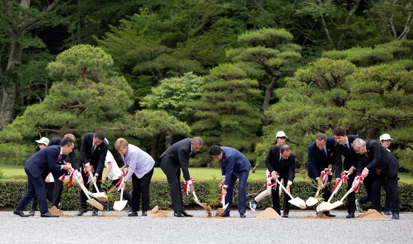 Các lãnh đạo G7 trồng cây lưu niệm ở Khu bảo tồn Ise-Jingu của Nhật Bản - Sputnik Việt Nam