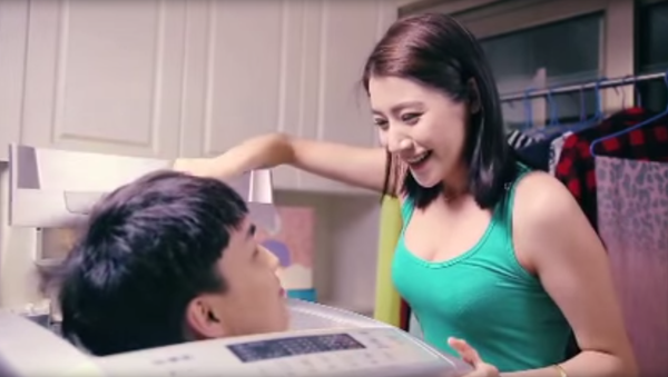 Реклама китайского моющего средства Qiaobi - Sputnik Việt Nam