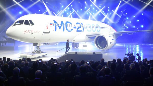 Tại buổi lễ “ra mắt” máy bay MS-21-300 có sự tham dự của Thủ tướng Nga Dmitry Medvedev - Sputnik Việt Nam