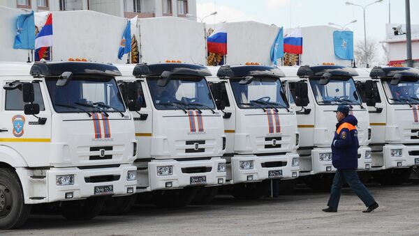 Chuẩn bị đoàn xe  thứ 24 với hàng viện trợ nhân đạo của Nga dành cho cư dân Donbass - Sputnik Việt Nam