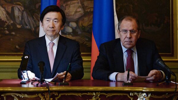 Ngoại trưởng Nga Sergei Lavrov và Ngoại trưởng Hàn quốc Yun Byung-Se - Sputnik Việt Nam