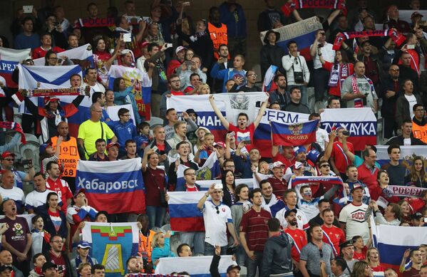 Các fan Nga tại trận đấu Nga - Slovakia - Sputnik Việt Nam
