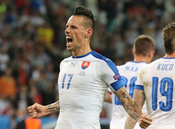 Cầu thủ Marek Hamsik của đội tuyển Slovakia vui mừng sau khi ghi bàn cho đội Nga - Sputnik Việt Nam