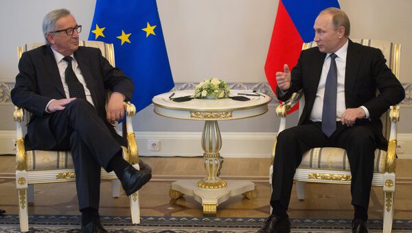 Tổng thống Nga Vladimir Putin và Chủ tịch Ủy ban châu Âu Jean-Claude Juncker - Sputnik Việt Nam