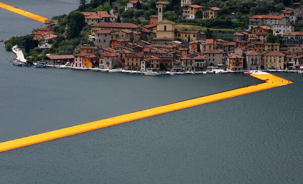 “Bến tàu nổi” của họa sĩ Christo trên hồ Iseo tại Italy - Sputnik Việt Nam