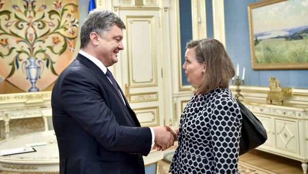 Trợ lý Bộ trưởng Ngoại giao Hoa kỳ Victoria Nuland đã gặp  Tổng thống Pyotr Poroshenko tại Kiev - Sputnik Việt Nam
