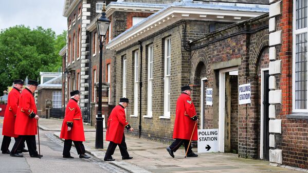 Người London đi bỏ phiếu trưng cầu dân ý về việc Anh ra khỏi EU - Sputnik Việt Nam