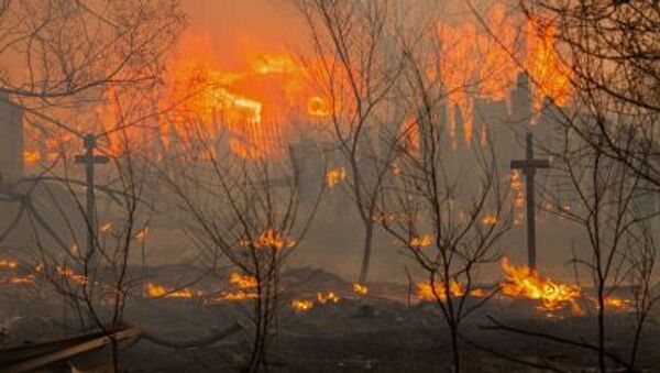 Đám cháy ở ngoại ô thành phố Abakan, Khakassia. - Sputnik Việt Nam
