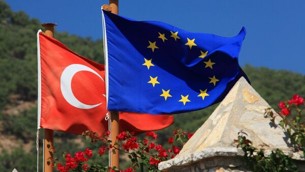 Lá cờ Thổ Nhĩ Kỳ và EU - Sputnik Việt Nam