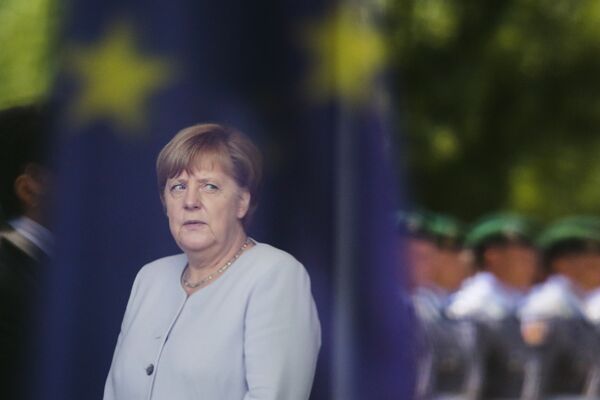 Thủ tướng Đức Angela Merkel trước cuộc gặp Thủ tướng Ukraina Vladimir Groisman ở Berlin - Sputnik Việt Nam