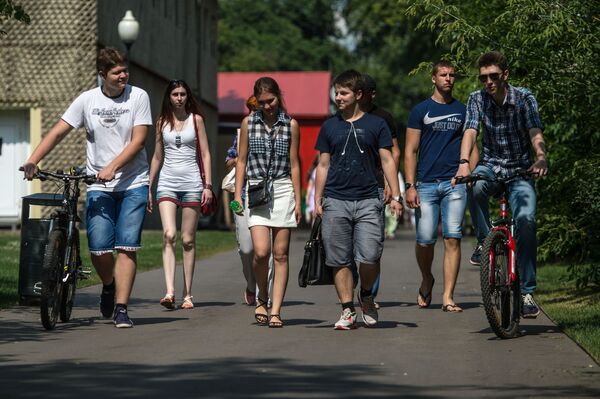 Dân chúng thủ đô Nga tại Công viên văn hóa Gorky ở Moskva - Sputnik Việt Nam