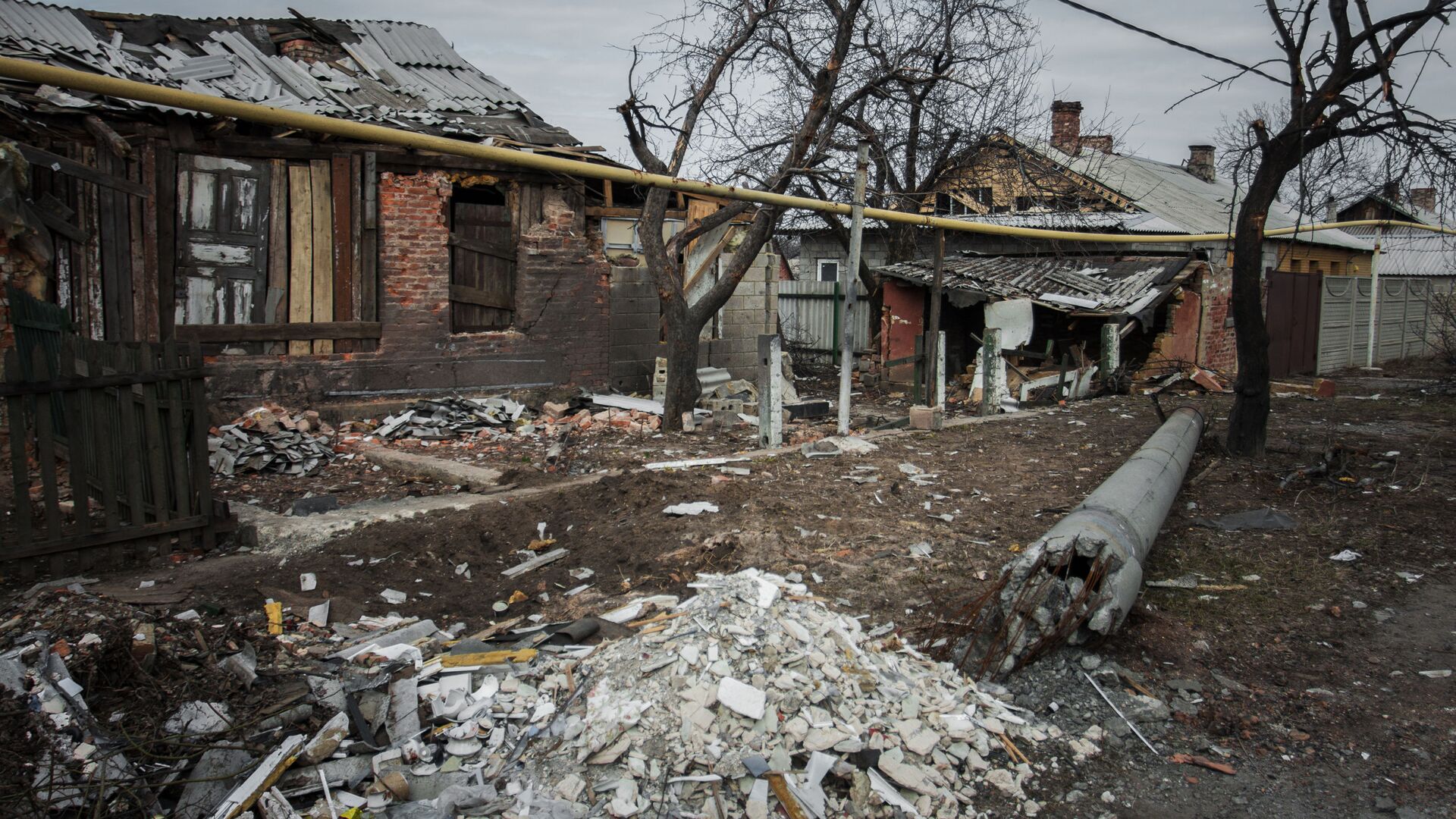 Ngôi làng Donbass bị tàn phá - Sputnik Việt Nam, 1920, 12.02.2024