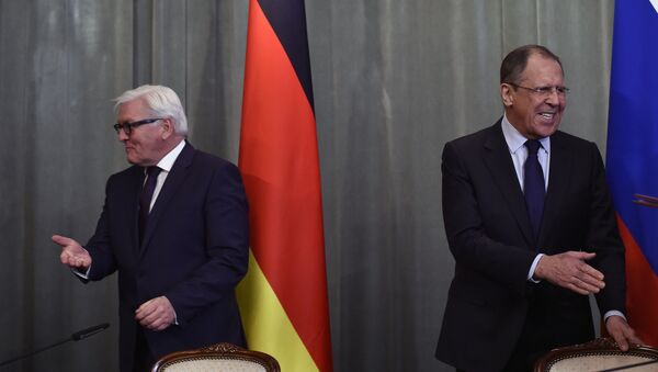 Ngoại trưởng Đức Frank-Walter Steinmeier và Bộ trưởng Ngoại giao Nga Sergey Lavrov - Sputnik Việt Nam