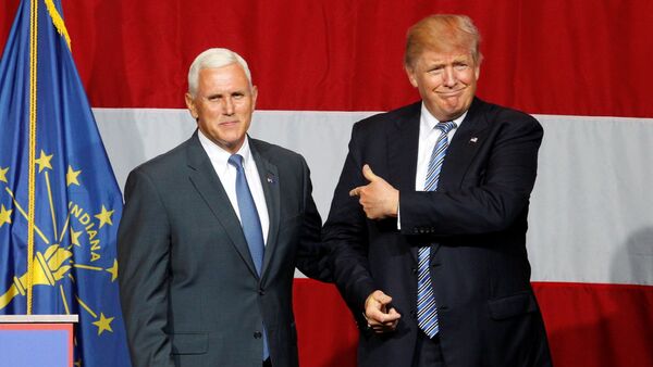 Donald Trump, ứng viên của Đảng Cộng hòa,  và  Thống đốc bang Indiana Michael Pence - Sputnik Việt Nam