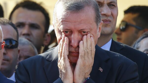 Tổng thống Thổ Nhĩ Kỳ Recep Tayyip Erdogan tại lễ tang ở Istanbul - Sputnik Việt Nam