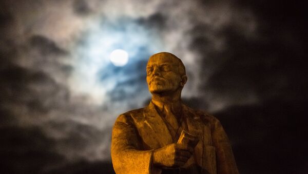 Tượng đài Lenin tại thành phố Simferopol - Sputnik Việt Nam