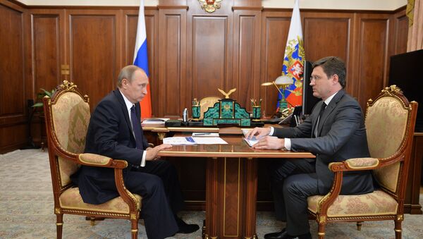 Tổng thống Nga Vladimir Putin với Bộ trưởng Năng lượng Nga Alexander Novak - Sputnik Việt Nam
