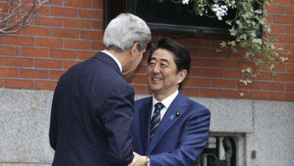 John Kerry và Shinzo Abe - Sputnik Việt Nam