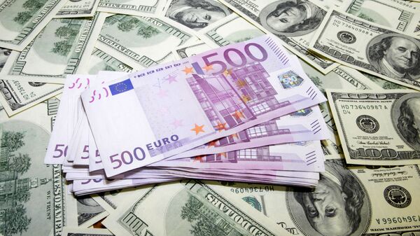 Các tờ euro và đô la Mỹ - Sputnik Việt Nam