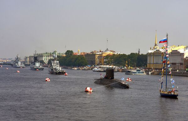 Các tàu của Hạm đội Baltic trong vùng nước sông Neva, chuẩn bị để 31 tháng Bảy tham gia cuộc diễu hành kỷ niệm Ngày Hải quân Nga. - Sputnik Việt Nam