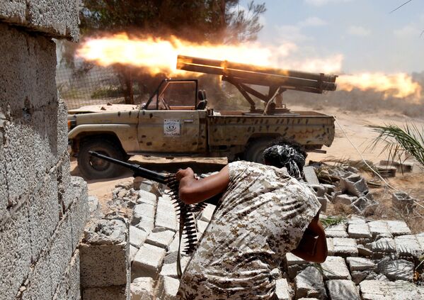 Quân nhân Libya trung thành với Chính phủ mới trong trận giao tranh với các chiến binh IS ở Sirte - Sputnik Việt Nam