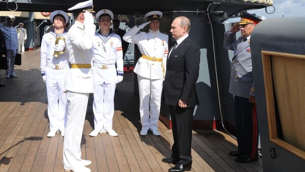 Tổng thống Nga Vladimir Putin thăm tàu tuần dương Rạng Đông - Sputnik Việt Nam