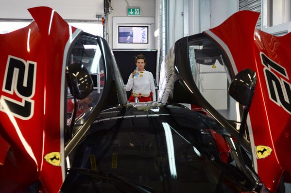 Thành viên Ferrari Challenge Coppa Shell tại đường đua Sochi - Sputnik Việt Nam