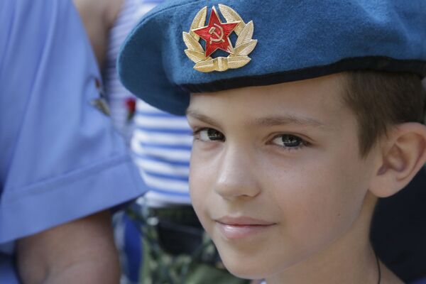 Ngày hội của lực lượng Dù tại đài tưởng niệm Đại tướng  V. Margelov ở Simferopol - Sputnik Việt Nam