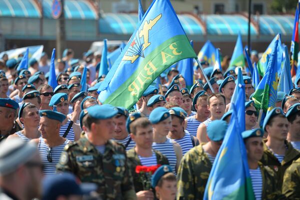 Ngày hội của lực lượng Dù trong Công viên Văn hóa-nghỉ dưỡng mang tên M.Gorky ở Kazan - Sputnik Việt Nam