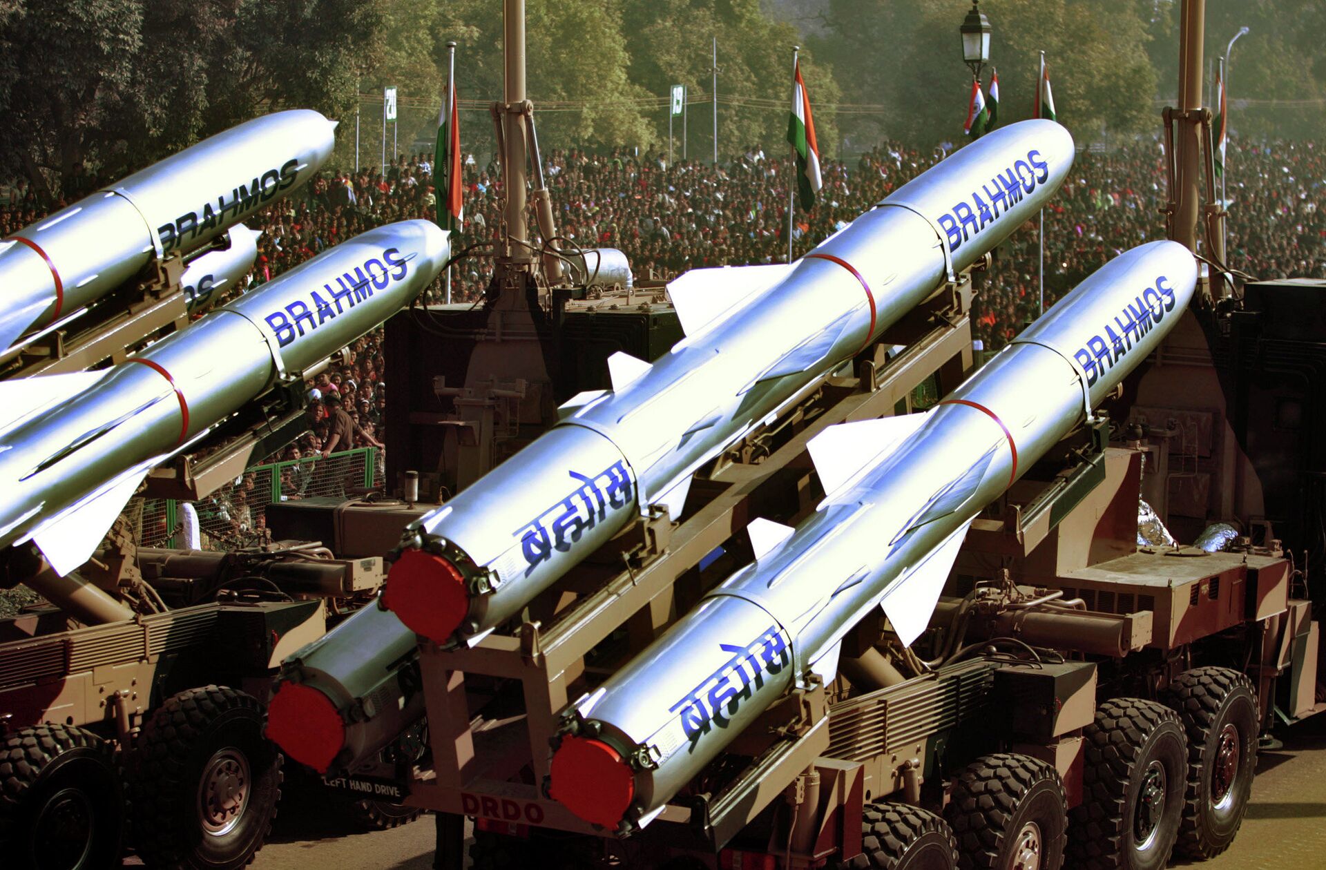 Việt Nam Ấn Độ tăng hợp tác quân sự: Hà Nội có mua tên lửa, vũ khí của New Delhi? - Sputnik Việt Nam, 1920, 15.06.2021