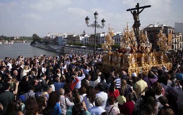 Đoàn người diễu hành trong Tuần Thánh tại Seville - Sputnik Việt Nam