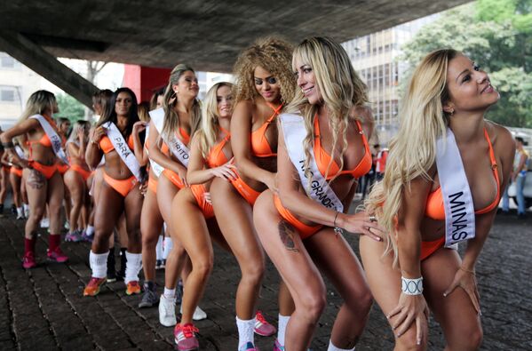 Các nữ thí sinh tham gia cuộc thi thường niên Hoa hậu Boom Boom 2016 tại Sao Paulo, Brazil - Sputnik Việt Nam