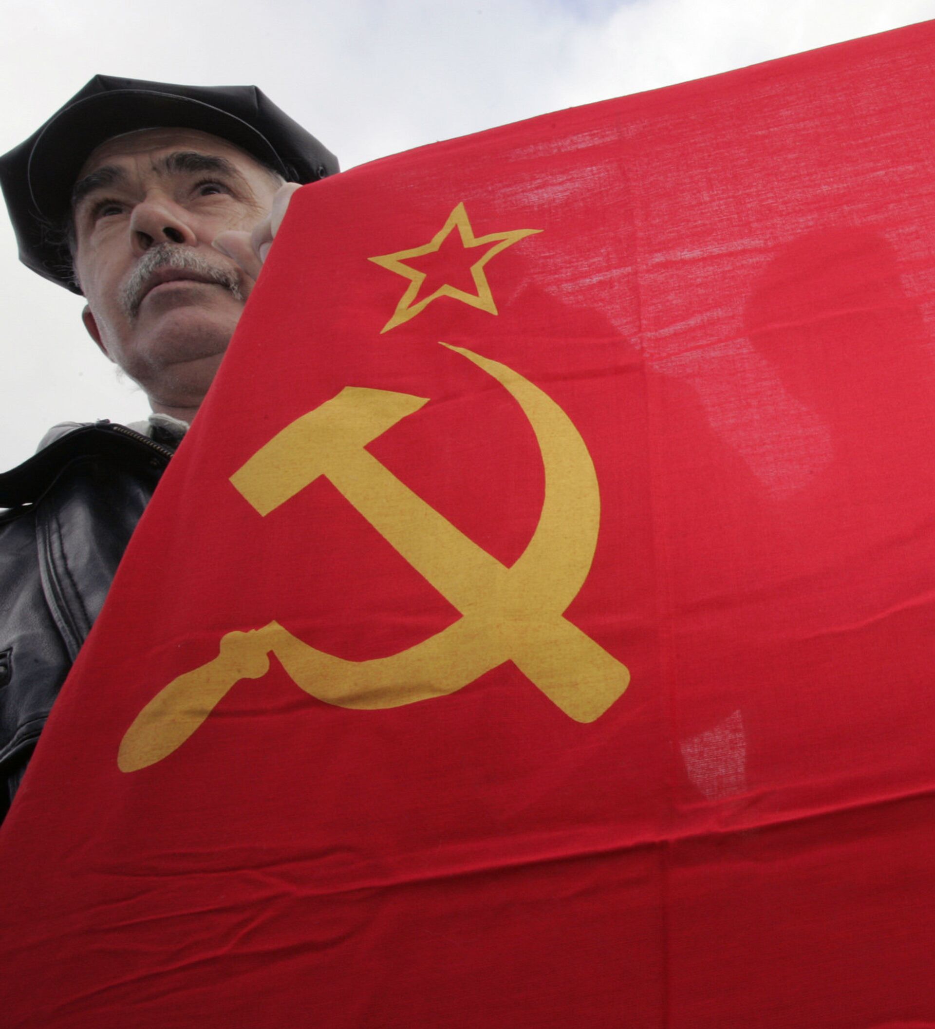 Cuộc sống thời Liên Xô: Cuộc sống của người Liên Xô đã trải qua nhiều biến đổi và thay đổi lớn trong suốt 80 năm tồn tại của Liên Xô. Xem hình ảnh liên quan đến cuộc sống thời Liên Xô, chúng ta có thể chứng kiến cuộc cách mạng công nghiệp và cuộc cách mạng văn hóa táo bạo trong lịch sử nhân loại.