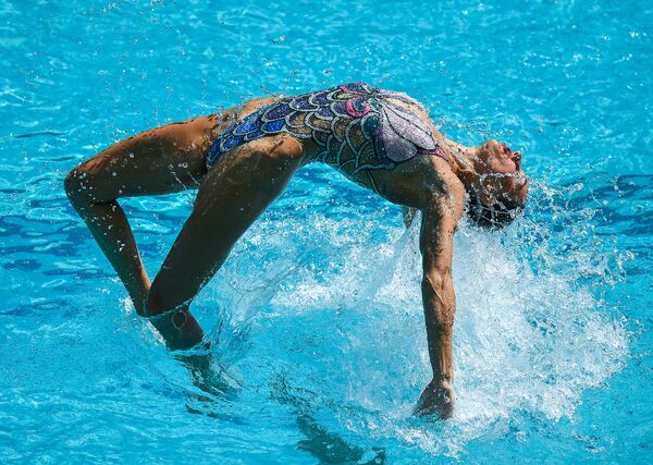 Natalia Ishchenko trong chương trình tự do vòng sơ khảo của cuộc thi bơi đồng bộ cặp đôi - Sputnik Việt Nam