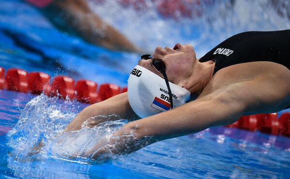 Anastasia Fesikova trong cuộc thi bơi chung kết kết hợp tiếp sức 4x100 m - Sputnik Việt Nam
