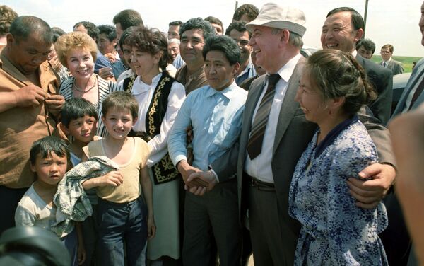 Tổng thống Liên Xô Mikhail Gorbachev thăm và làm việc tại Kazakhstan, 1991 - Sputnik Việt Nam