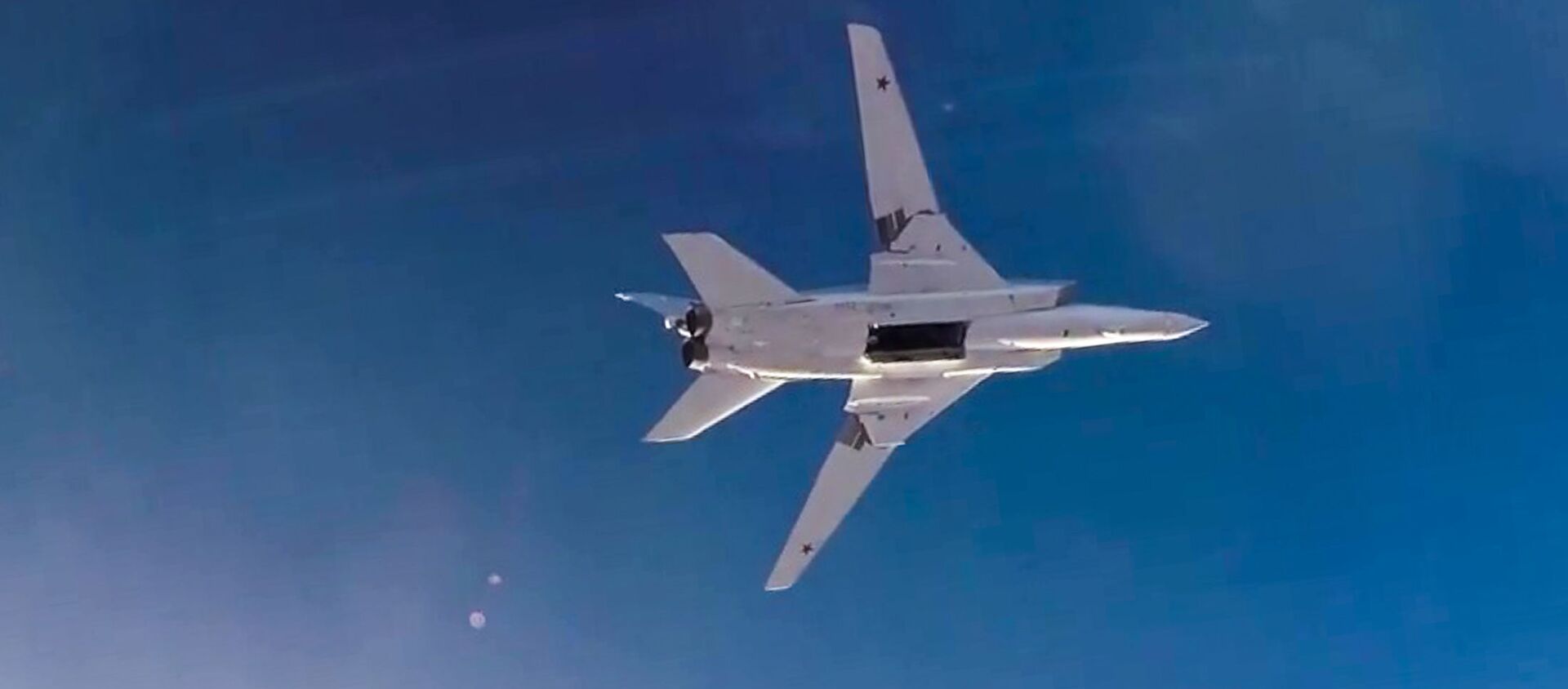 Máy bay ném bom Tu-22M3 của Không quân Nga không kích vào các cứ điểm khủng bố IS ở Syria - Sputnik Việt Nam, 1920, 16.09.2020